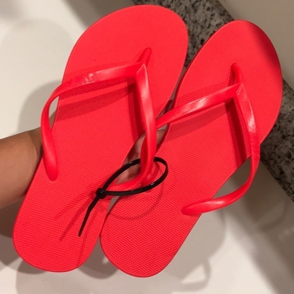 💖 PINK Victoria’s Secret Slipper - Picture 1 of 4